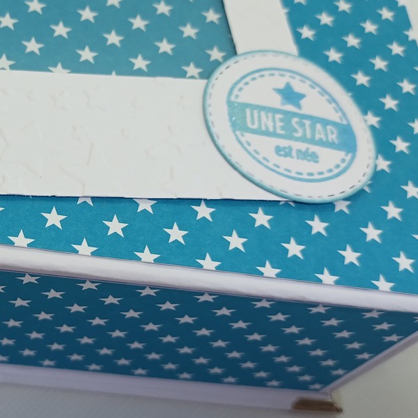 boite-de-naissance-bleu-turquoise-etoile-Une-star-est-nee-2-detail-couverture