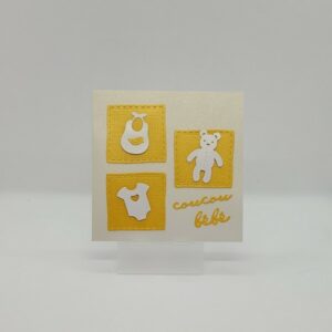 Carte naissance carrés stylisés effet couture "Coucou bébé"