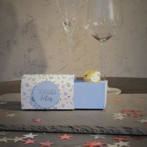 Boîte postale gourmande de Noël bleu argenté & boules scintillantes “Joyeuses Fêtes”