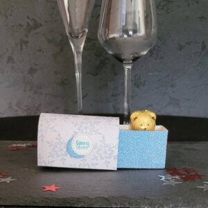 Boîte postale gourmande de Noël bleu pailleté et flocons givrés “Bonnes Fêtes”