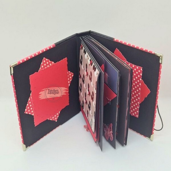 Intérieur de l’album photos Minnie avec rabats et cascade interactive