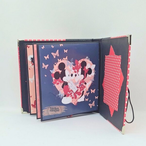 Détail des motifs Minnie et Mickey dans l’album photos Minnie