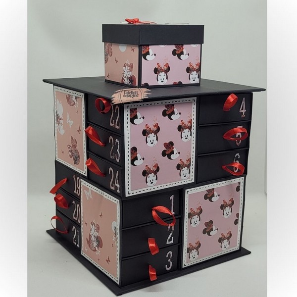 Calendrier de l’Avent Tour Minnie artisanal avec 25 boîtes